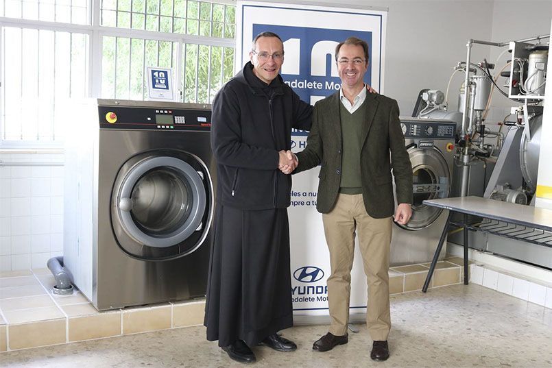 Guadalete Motor dona a la Fundación Hogar San Juan de 12.000 euros para la adquisición de una lavadora industrial