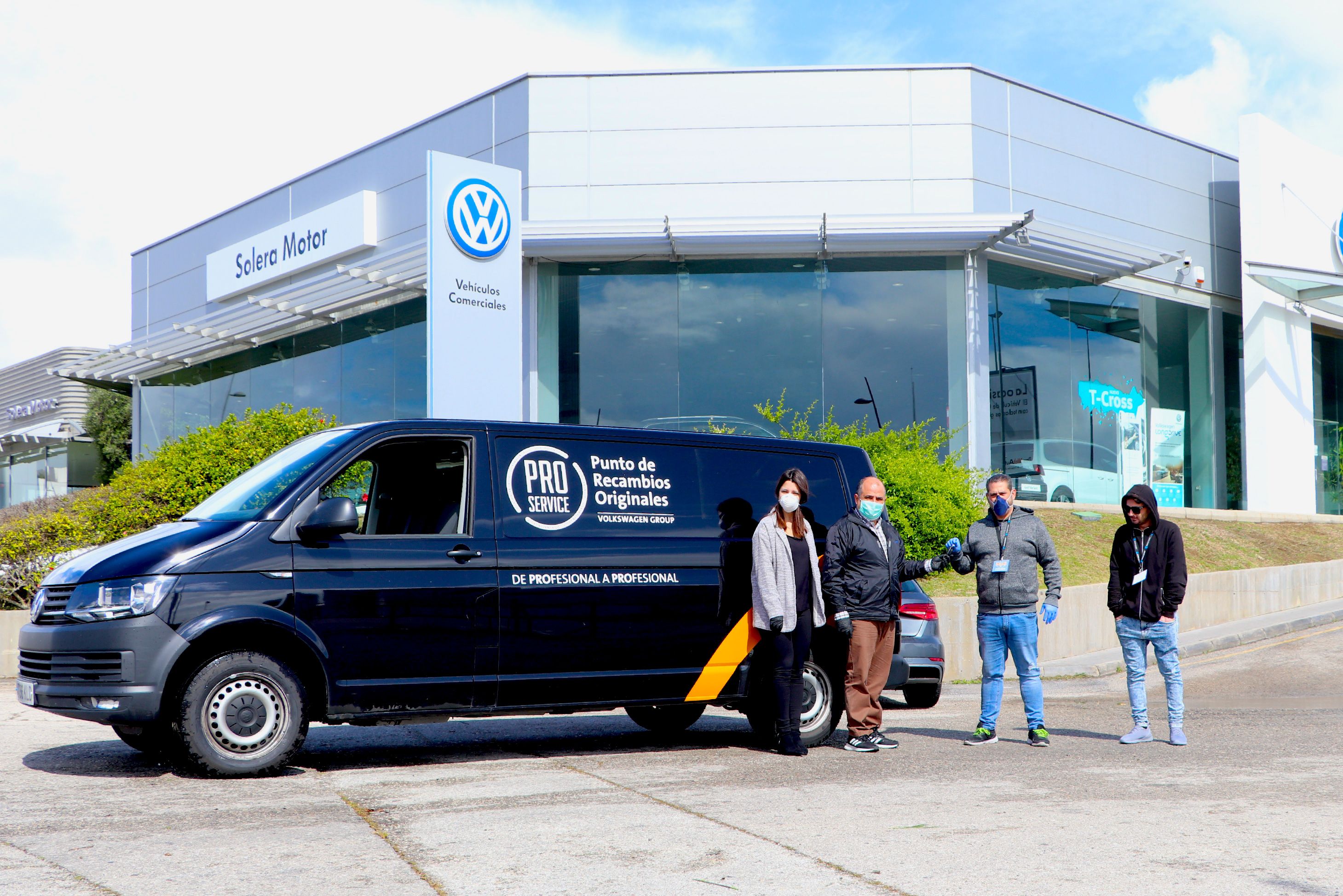 Solera Motor Volkswagen con «Costaleros por nuestros mayores»