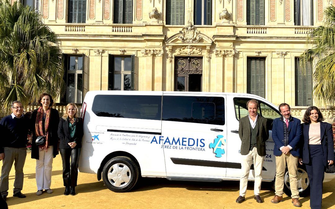 Grupo Solera junto con Fundación La Caixa donan una furgoneta a Afamedis