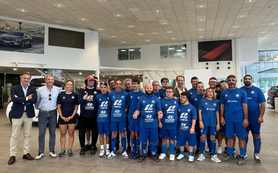 El equipo Genuine del Xerez Deportivo FC visita las instalaciones de Guadalete Motor