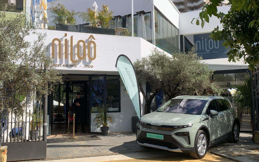 El nuevo Škoda Elroq de pase de moda en Jerez a beneficio de Autismo Cádiz